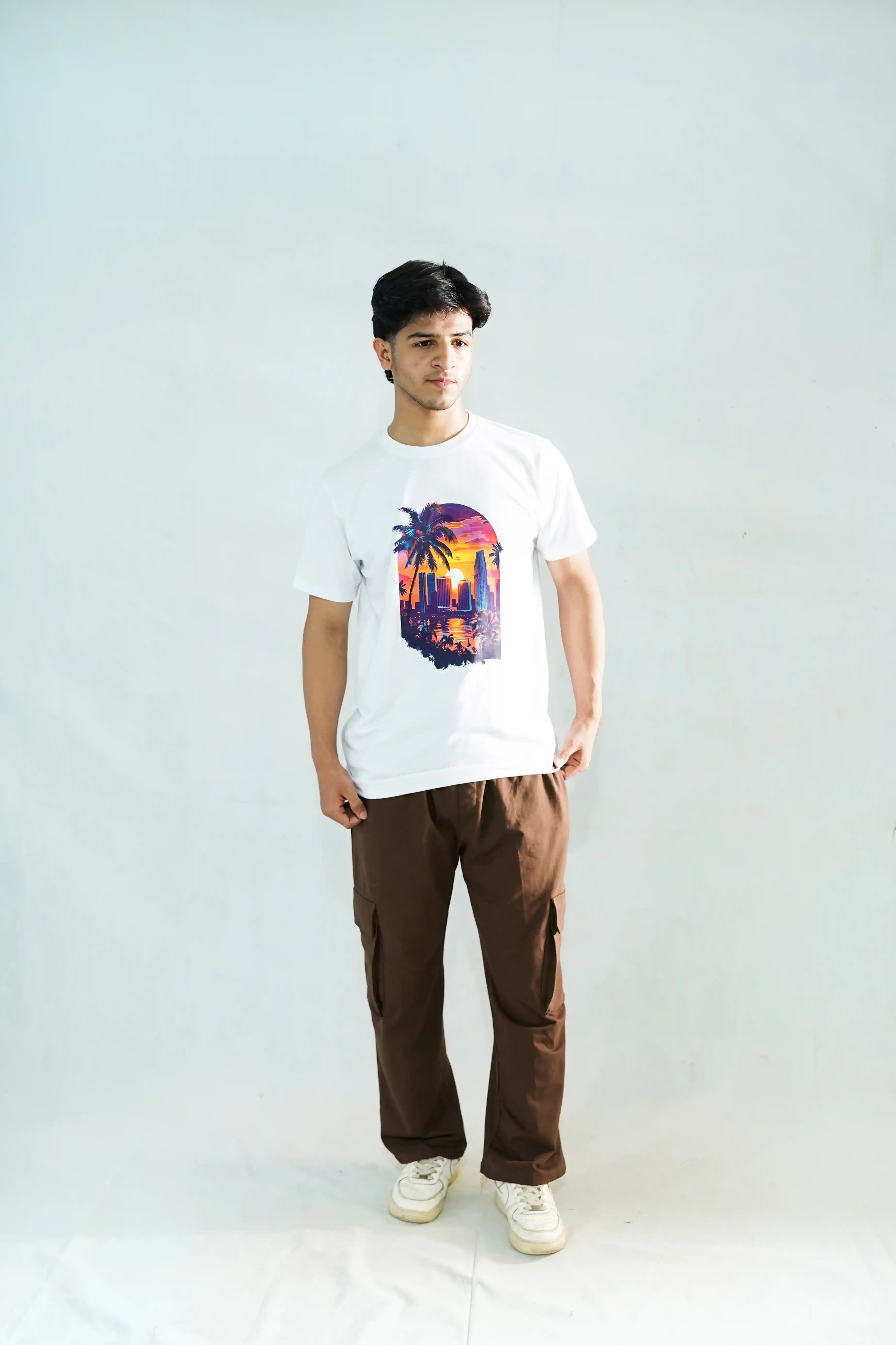 SUMMER VIBES – Regular Fit Graphic Tee