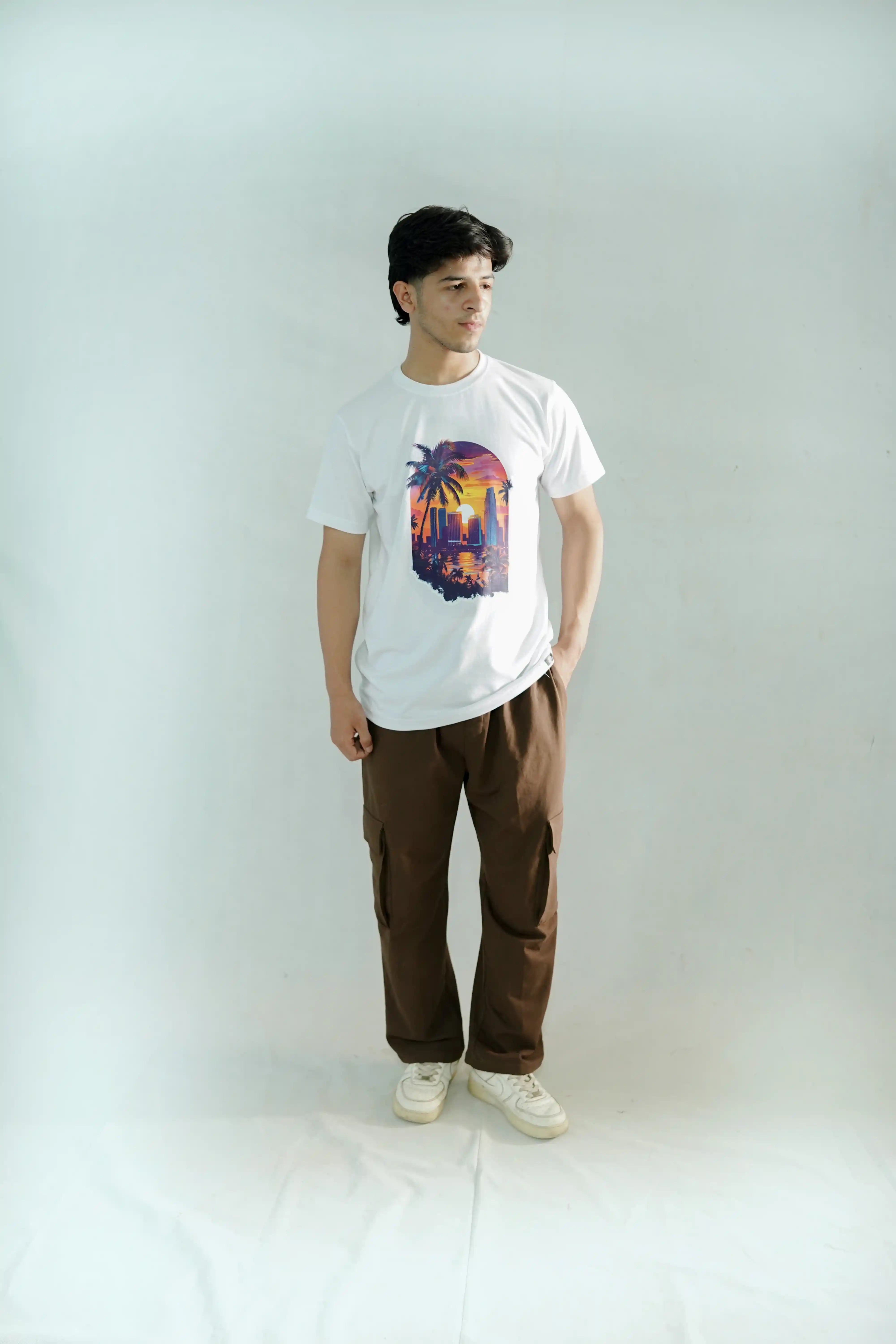 SUMMER VIBES – Regular Fit Graphic Tee